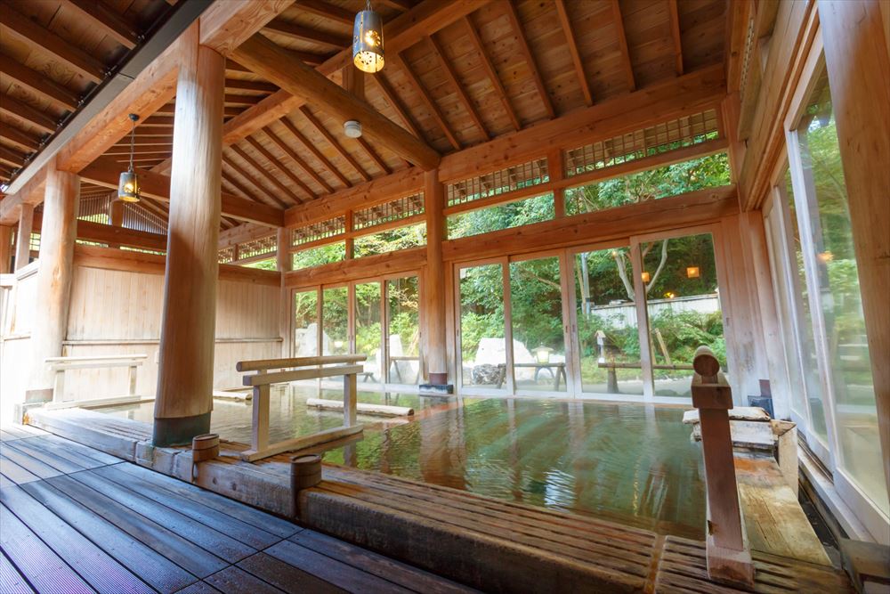 Mori No Yu Kira No Sato_Indoor bath in the large common bathing area. Enjoy trying a wide variety of baths within the large common bathing area.